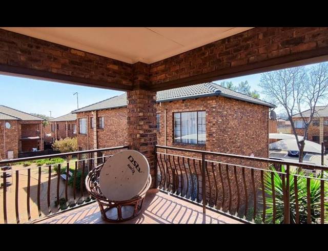 2 BEDROOM APARTMENT FOR SALE IN RAND COLLERIES